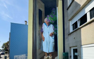 Bache crée un pont entre mémoire et quartiers autour du portrait de Mauricette, 92 ans