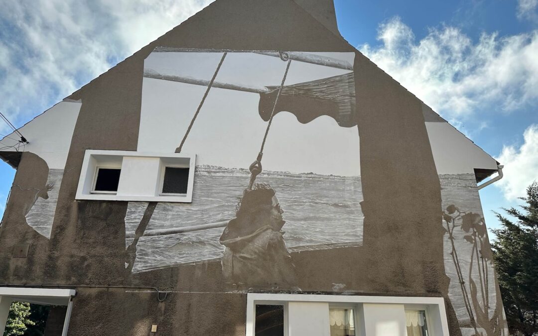 Guido Van Helten va au bout de sa démarche pour poser un regard universel sur la Côte d’Opale